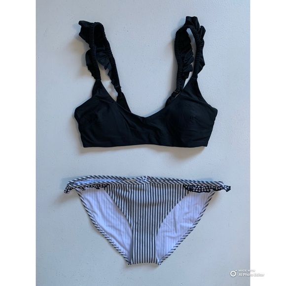 Aerie Size Small Bikini Set Black Ruffled Scoop Top + B&W Seersucker Bottom NWT - Picture 1 of 16